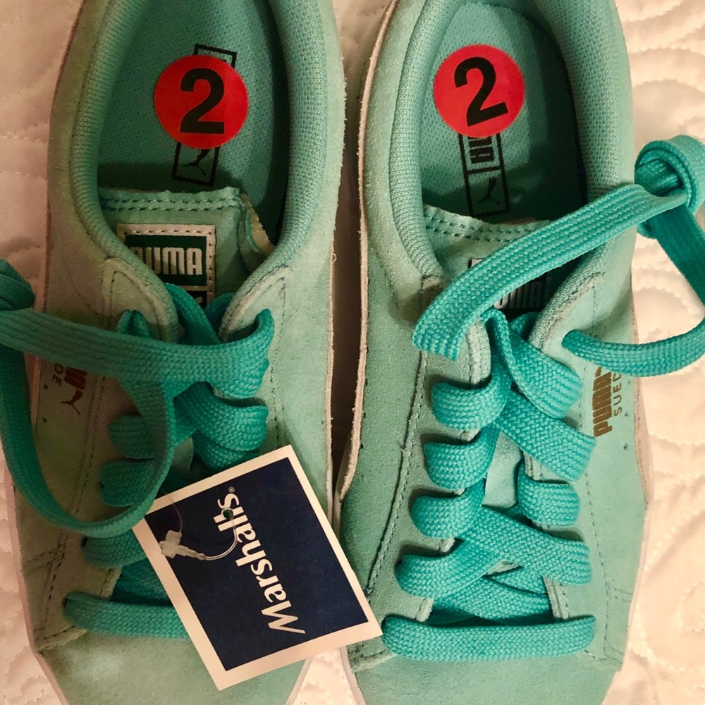 Brand New Girls Pumas Sz2 (Mint Green)